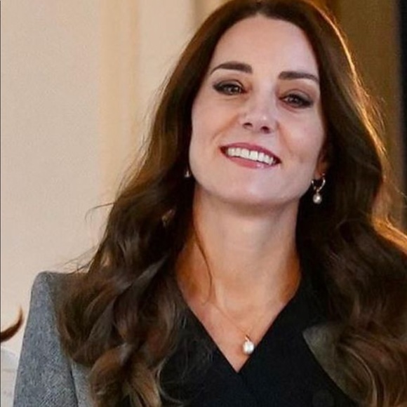 NWOT Gorgeous gold hoops & Pearl Charm😍 - Picture 10 of 12